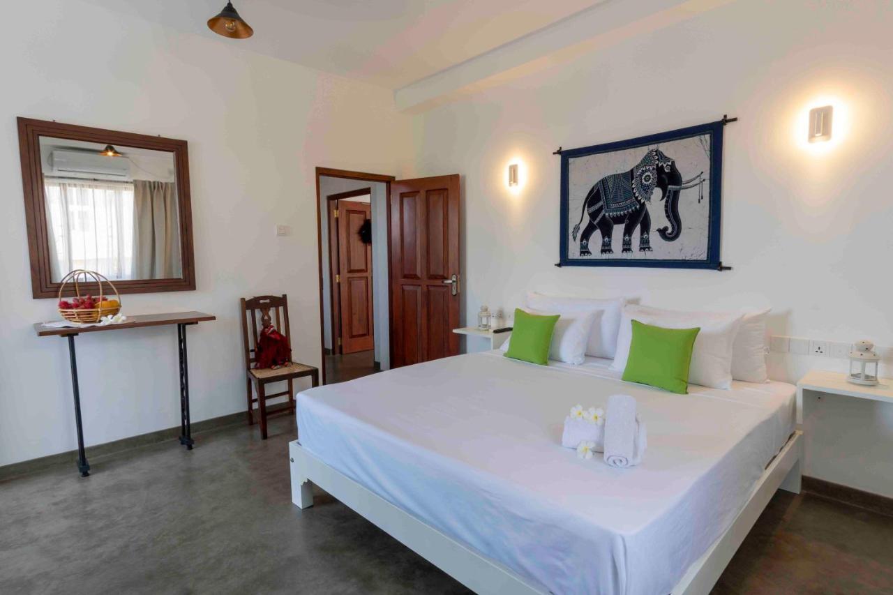 Brixia Cafe & Guest Bed & Breakfast Galle Eksteriør bilde